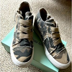 JENN ARDOR Women's Hidden Wedge Zipper Platform Sneakers